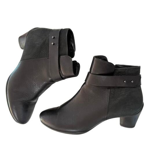 ECCO Sculptured 45 Boot Ankle Bootie black leather side zip heeled shoe comfort - Picture 1 of 11